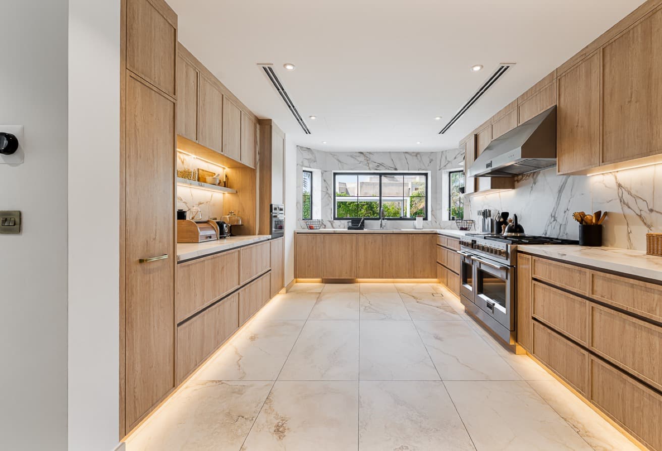 Fully Renovated 5BR+maids | Large Plot | Exclusive gallery 3