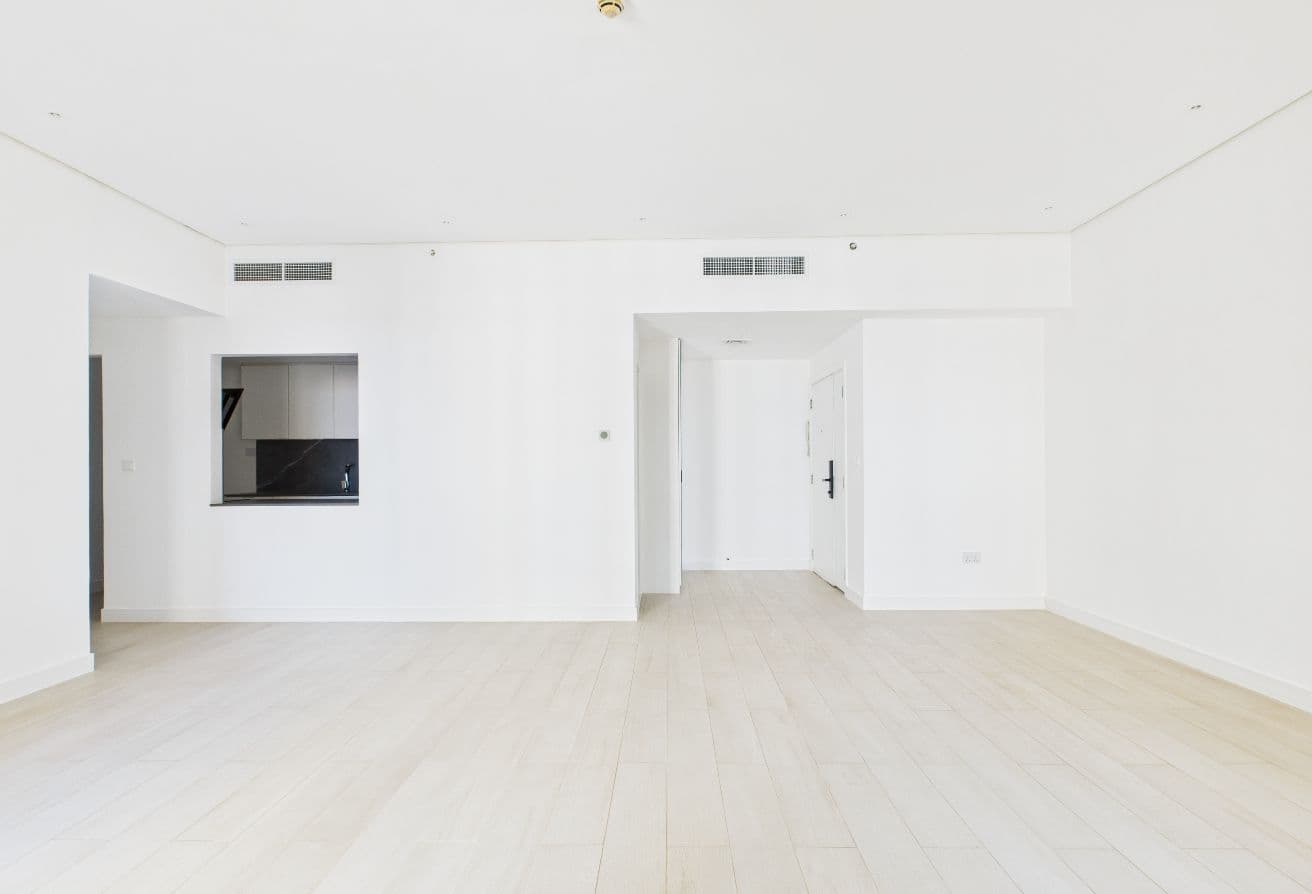 Upgraded | 3 BR plus maid | Sea View المعرض 4
