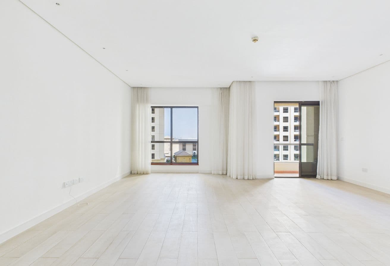 Upgraded | 3 BR plus maid | Sea View المعرض 1