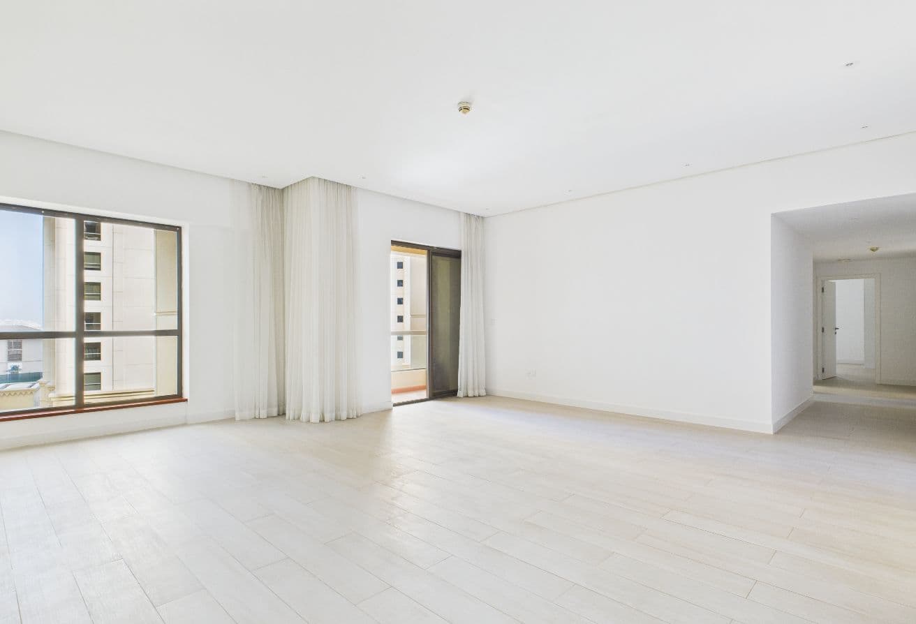 Upgraded | 3 BR plus maid | Sea View المعرض 2