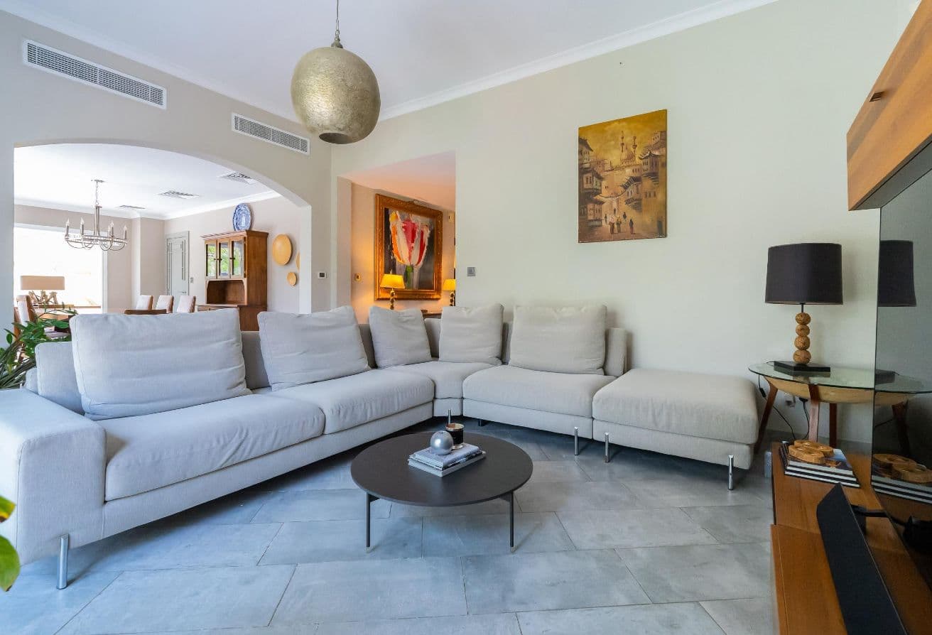 Upgraded | Largest Corner Plot | Newly Landscaped galerie 4