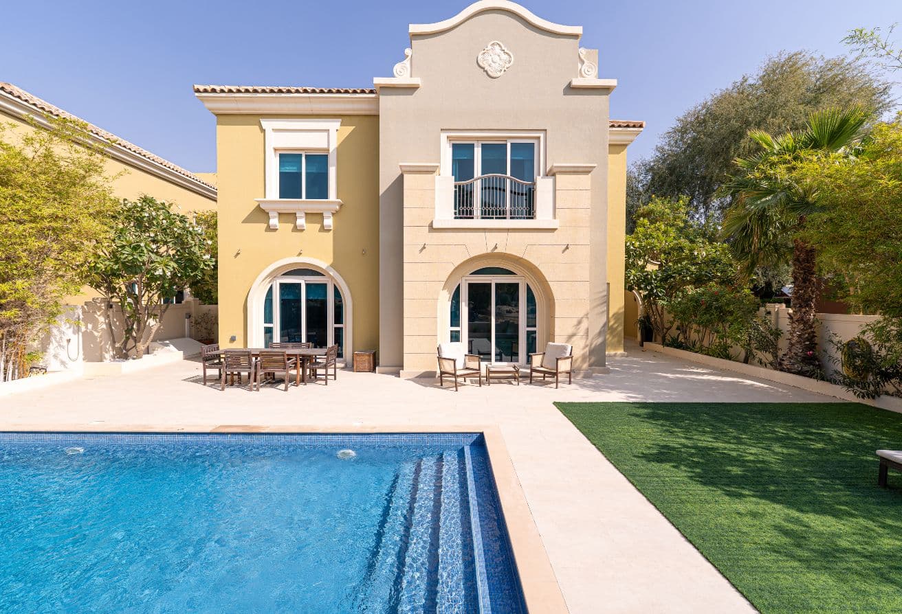 5-Bedroom Luxury Villa with Panoramic Golf Course