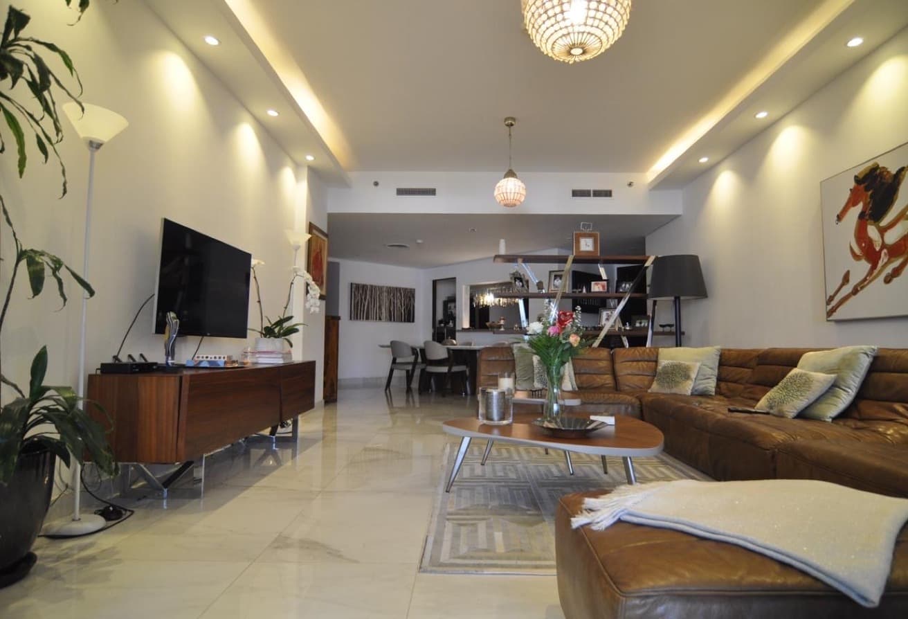 2BR + Study + Maid | Huge Terrace Marina Views المعرض 1