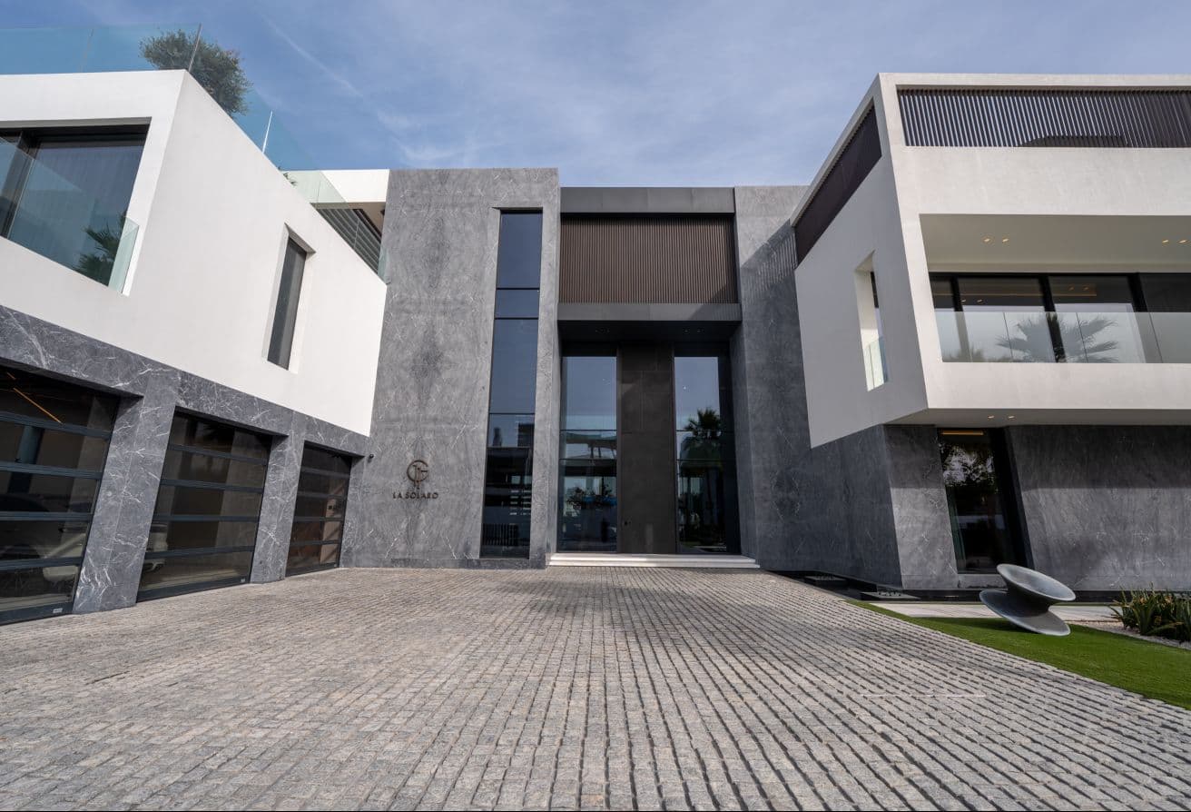 Custom-Built Masterpiece | Billionaire Front Villa galerie 1